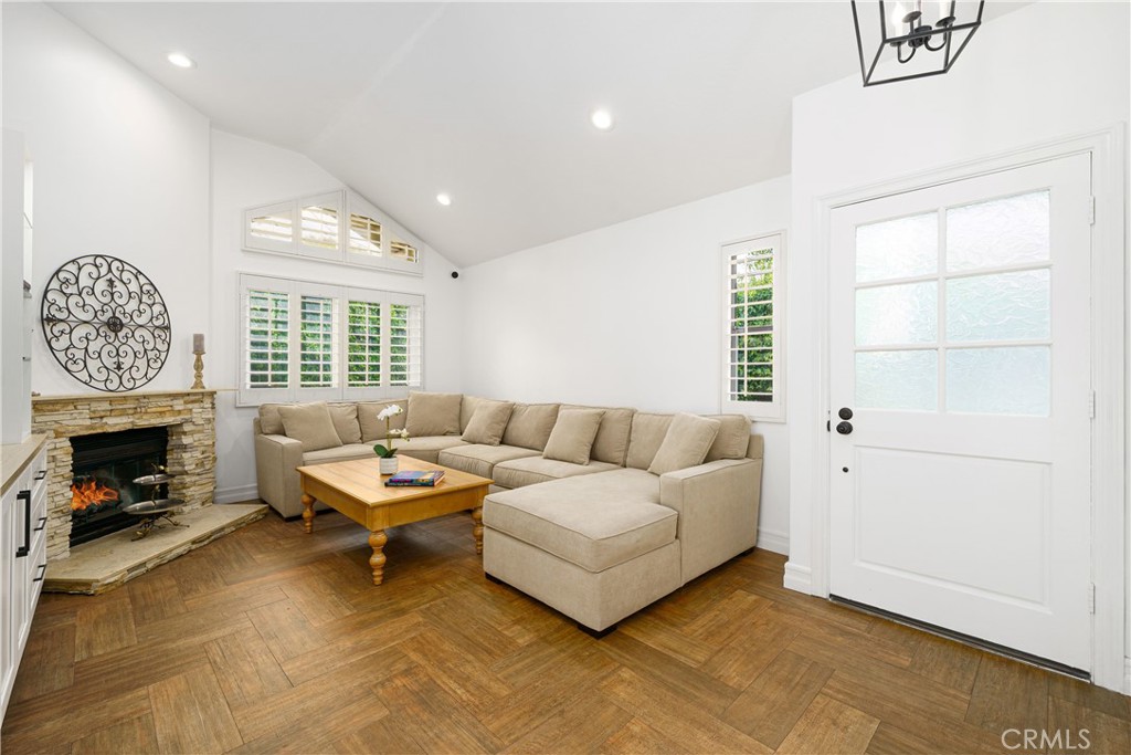 MLS #OC25233246 image #3