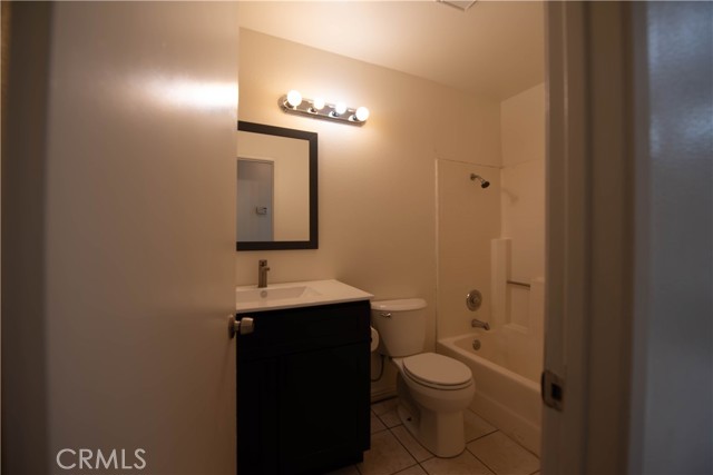 Detail Gallery Image 8 of 19 For 14180 La Mirada St, Victorville,  CA 92392 - 5 Beds | 2 Baths