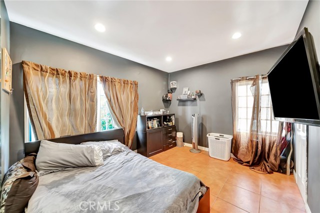 Detail Gallery Image 22 of 49 For 17119 Saticoy St, Van Nuys,  CA 91406 - 7 Beds | 4 Baths
