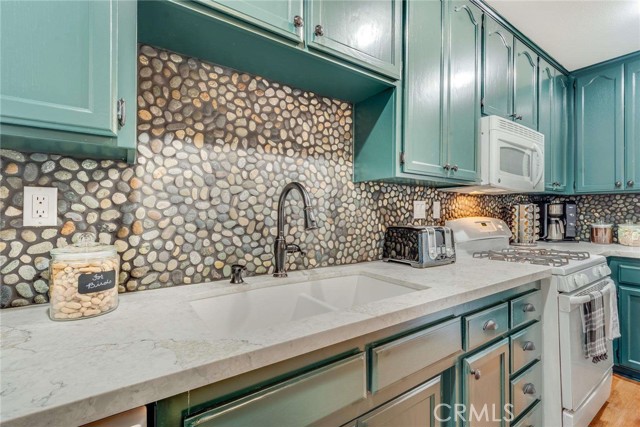 513 W Victoria Court, Lake Arrowhead CA: https://media.crmls.org/medias/6af55634-2758-40f5-8821-4ff5e437b119.jpg