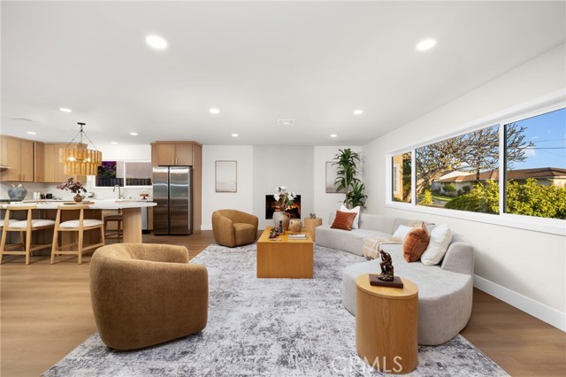 Detail Gallery Image 7 of 36 For 12423 Beverly, Whittier,  CA 90601 - 4 Beds | 3 Baths