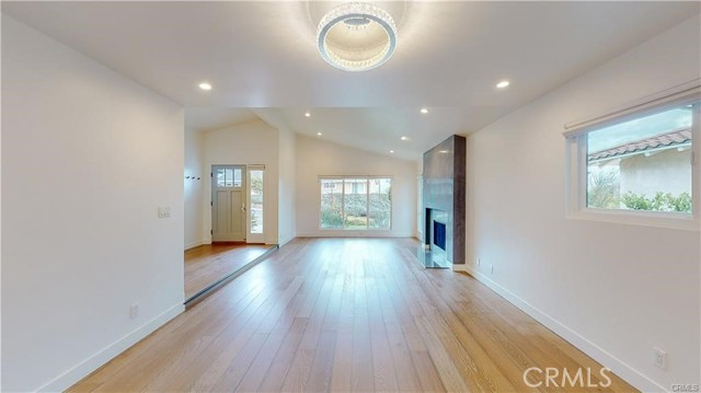 Detail Gallery Image 9 of 50 For 3119 Mesa Verde Dr, Burbank,  CA 91504 - 4 Beds | 3 Baths