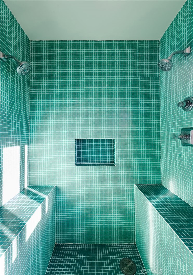 https://media.crmls.org/medias/6af65c9b-42e4-43fa-9b88-9a199119729e.jpg?preset=X-Large