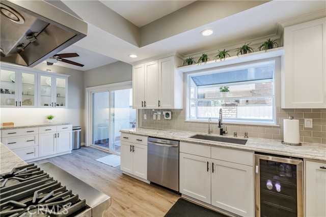 Detail Gallery Image 14 of 51 For 1219 S Catalina Ave, Redondo Beach,  CA 90277 - 4 Beds | 3/1 Baths