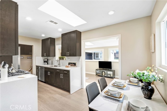 Detail Gallery Image 11 of 23 For 946 W Kendall, Corona,  CA 92882 - 3 Beds | 2 Baths