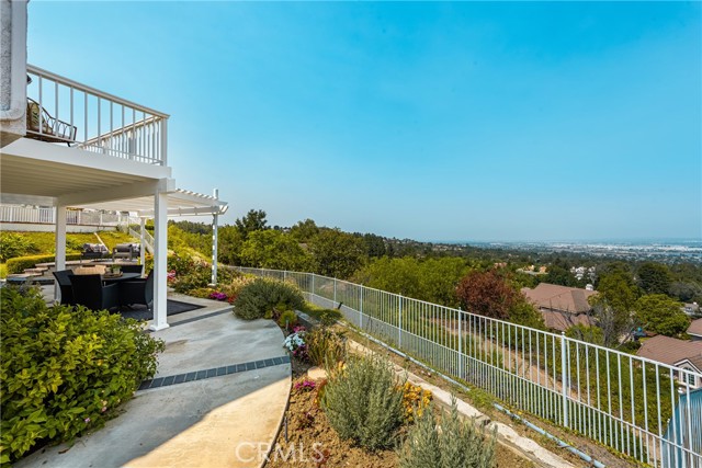 580 S Londerry Ln, Anaheim Hills CA: https://media.crmls.org/medias/6af721b3-53c3-495d-a2d6-c0389eff1d65.jpg