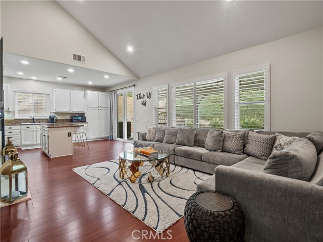 Detail Gallery Image 17 of 39 For 28532 Agajanian, Saugus,  CA 91390 - 4 Beds | 3 Baths