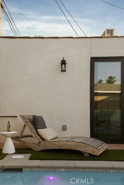 2334 Glover Place, Los Angeles CA: https://media.crmls.org/medias/6af7d517-c9a1-410a-9f54-d12c8fd19af3.jpg