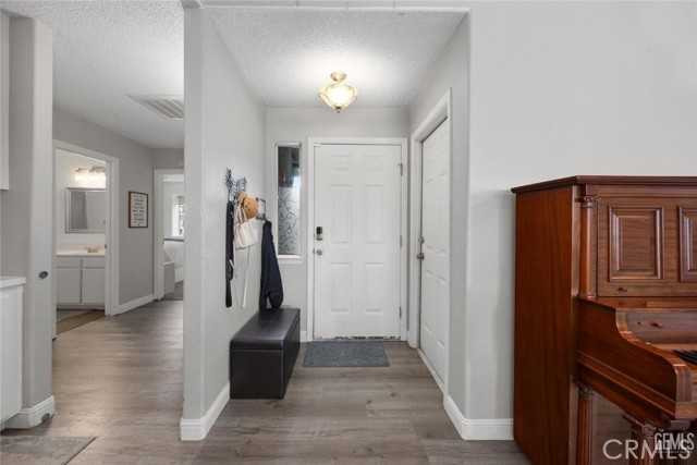 Detail Gallery Image 5 of 31 For 11617 Cactus Dr, Bakersfield,  CA 93312 - 3 Beds | 2 Baths