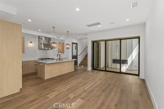 515 1/2 Jasmine, Corona del Mar CA: https://media.crmls.org/medias/6af8aaaf-cde6-425d-a2ba-afcd765c2d2c.jpg