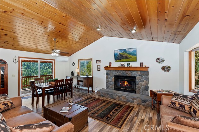 Detail Gallery Image 15 of 62 For 24355 Wabern Ct, Crestline,  CA 92325 - 4 Beds | 3/1 Baths