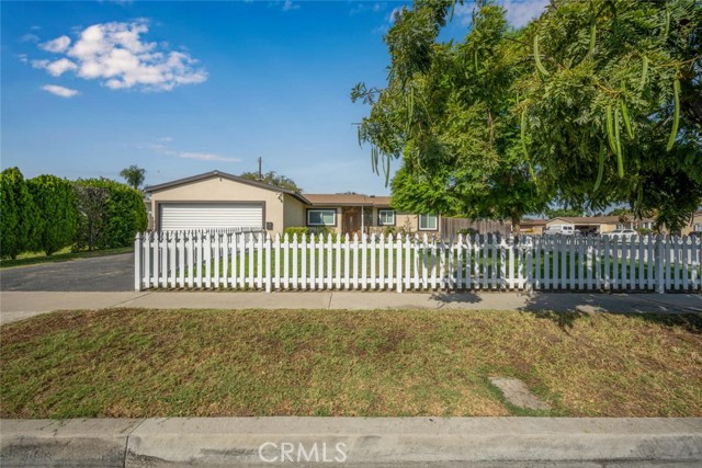 Detail Gallery Image 3 of 39 For 1001 Nicklett Ave, Fullerton,  CA 92833 - 4 Beds | 2 Baths