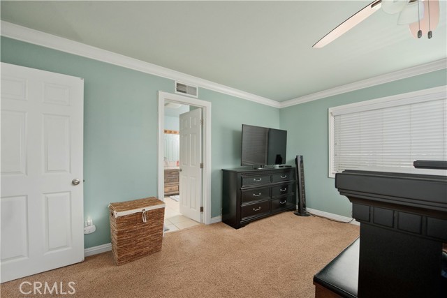 Detail Gallery Image 12 of 31 For 15877 Warm Springs Dr, Canyon Country,  CA 91387 - 5 Beds | 3 Baths