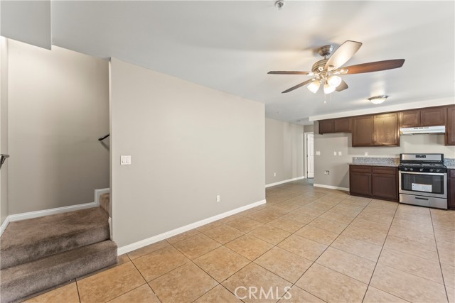 6102 S San Pedro Street, Los Angeles CA: https://media.crmls.org/medias/6afa7d66-3599-41c1-96db-339edf9ad903.jpg