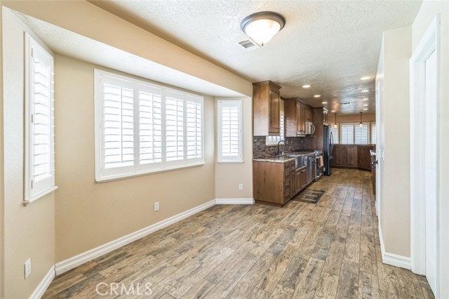 Detail Gallery Image 15 of 51 For 8722 Deep Creek Rd, Apple Valley,  CA 92308 - 3 Beds | 2/1 Baths