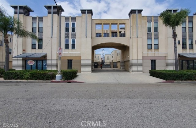 Detail Gallery Image 7 of 24 For 8021 S Vermont Ave #24,  Los Angeles,  CA 90044 - 3 Beds | 3 Baths