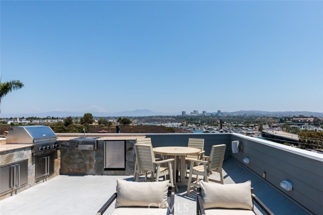 Detail Gallery Image 56 of 69 For 125 Kings Pl, Newport Beach,  CA 92663 - 5 Beds | 6/1 Baths