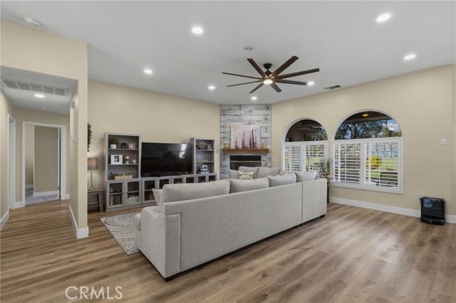 Detail Gallery Image 15 of 70 For 4401 Palisades, Bakersfield,  CA 93308 - 4 Beds | 3 Baths