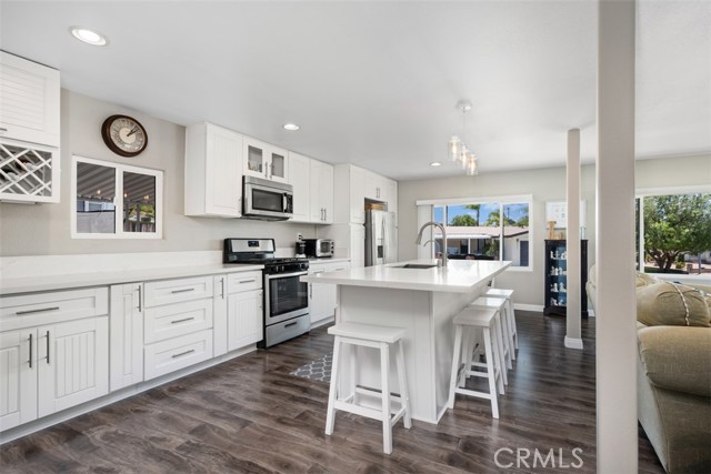 28650 Via Del Sol, Murrieta CA: https://media.crmls.org/medias/6afca3b9-84fb-4015-9907-e5ce17681772.jpg