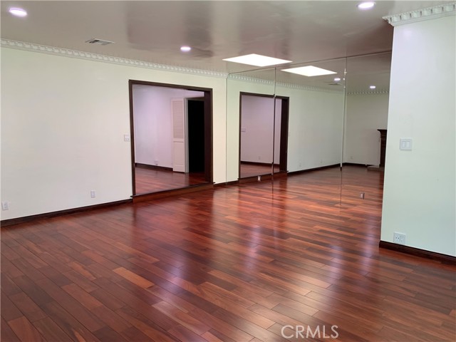 220 Laurel Avenue, Arcadia CA: https://media.crmls.org/medias/6afe7652-8296-4d4e-a1e3-b70b04b3a688.jpg