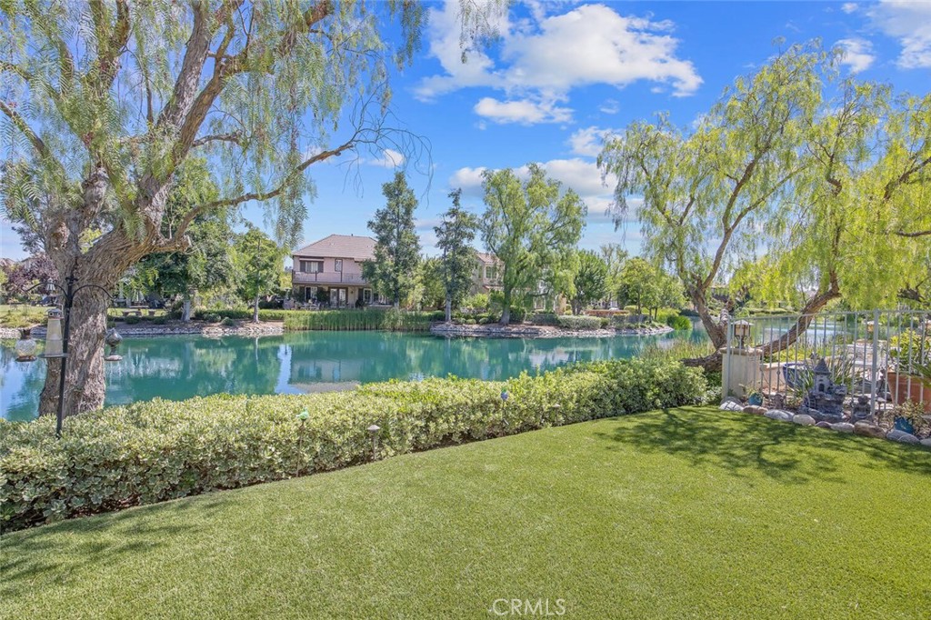 https://media.crmls.org/medias/6aff487c-53ef-4912-9a67-d7b7001d3859.jpg?preset=X-Large