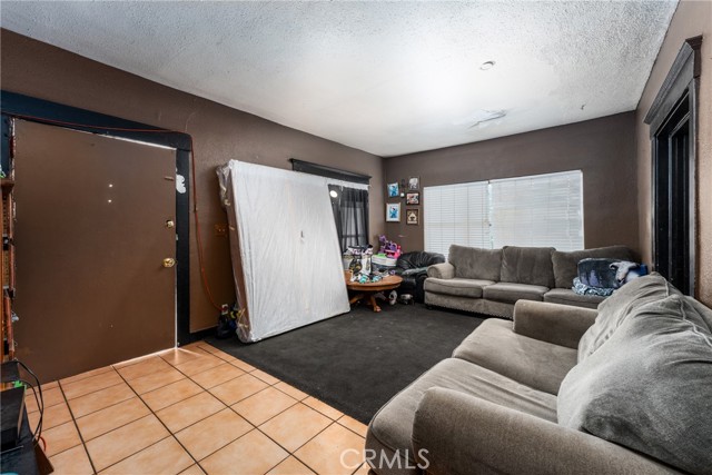 Detail Gallery Image 14 of 42 For 224 S Victoria Ave, Corona,  CA 92879 - 5 Beds | 2/1 Baths
