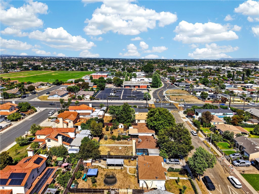 https://media.crmls.org/medias/6aff9abe-0e1d-4b9e-a667-9a53b5a02889.jpg?preset=X-Large