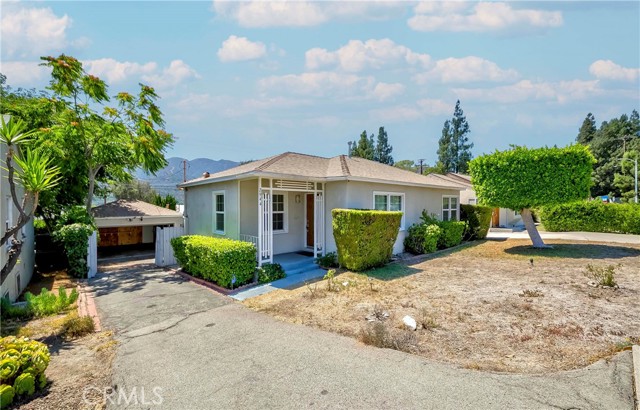 Detail Gallery Image 4 of 52 For 2944 Mayfield Ave, La Crescenta,  CA 91214 - 3 Beds | 2 Baths