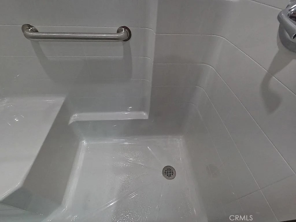 https://media.crmls.org/medias/6affdb5d-6a4e-46c1-82a7-65dcb34f5eb1.jpg?preset=X-Large