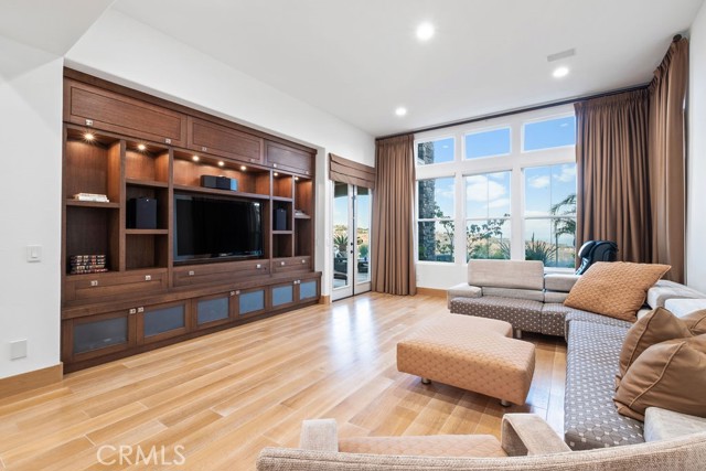 5 Sea View Lane, Newport Coast CA: https://media.crmls.org/medias/6b001eb0-de5d-4501-9036-93c8a54eea2a.jpg