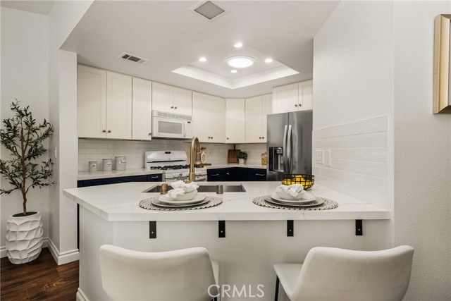 Image 23 of 63 For 28871 Oakview