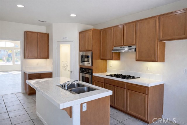 Detail Gallery Image 5 of 19 For 12662 Fair Glen Dr, Victorville,  CA 92392 - 4 Beds | 2/1 Baths