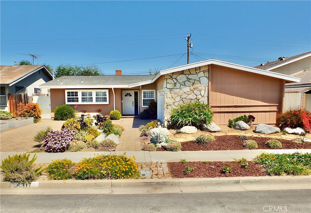6317 E Eliot