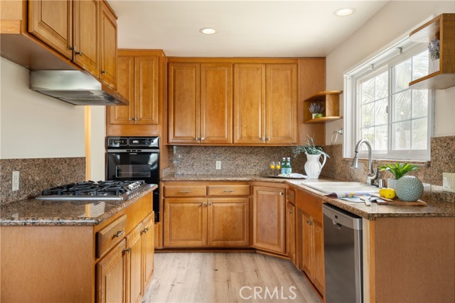 518 S Forest Avenue, Santa Ana CA: https://media.crmls.org/medias/6b011fea-7ac3-49d5-a1c8-07fe21283ef7.jpg