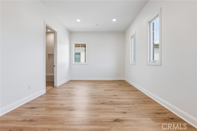 Detail Gallery Image 25 of 38 For 10542 Wood Briar Ct, Chatsworth,  CA 91311 - 5 Beds | 5/1 Baths