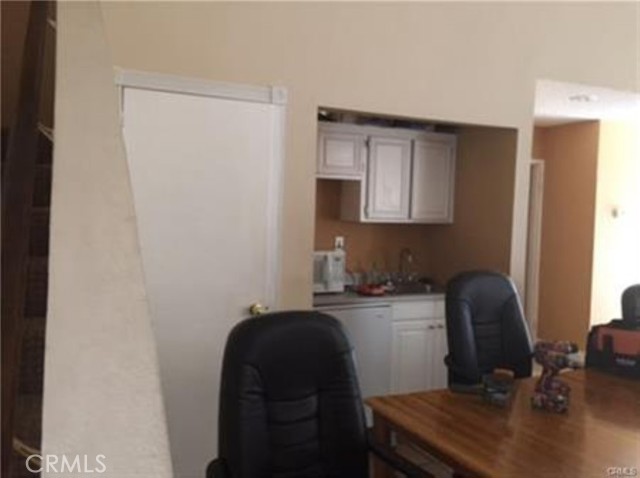 18411 HATTERAS, Tarzana CA: https://media.crmls.org/medias/6b015a25-94b3-4ca4-b24a-a7c7daae2715.jpg