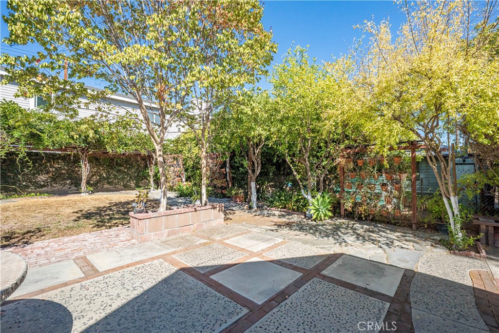 https://media.crmls.org/medias/6b03d84d-05fd-4cdb-bbd8-7649e370b3f0.jpg?preset=X-Large