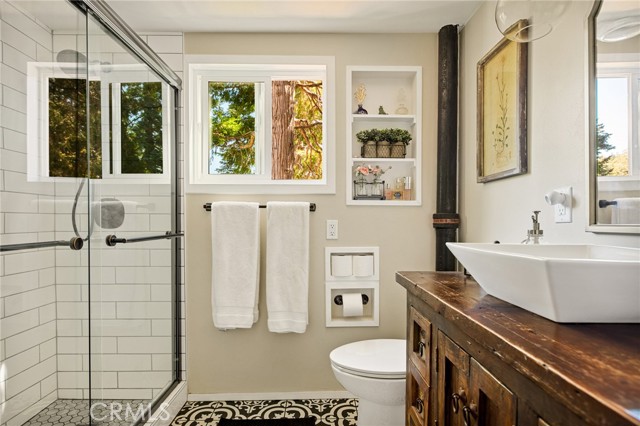 243 Manzanita Drive, Lake Arrowhead CA: https://media.crmls.org/medias/6b03ec1d-6bce-4816-a8f5-722805c4f4b9.jpg
