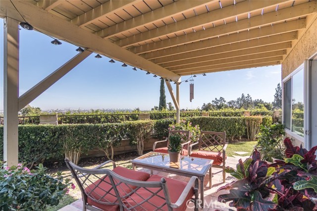 Another great feature is this exterior patio adjacent to the kitchen and family room, making it perfect for entertaing or enjoying a Sunday brunch with family and friends