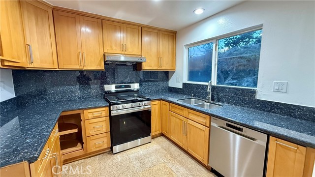 Detail Gallery Image 5 of 13 For 13434 Randsburg St, Cerritos,  CA 90703 - 4 Beds | 2/1 Baths