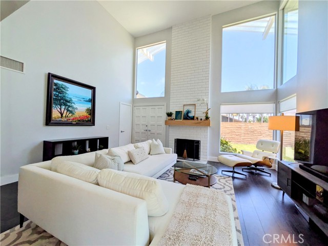Detail Gallery Image 1 of 34 For 20291 Bancroft Cir, Huntington Beach,  CA 92646 - 4 Beds | 2/1 Baths