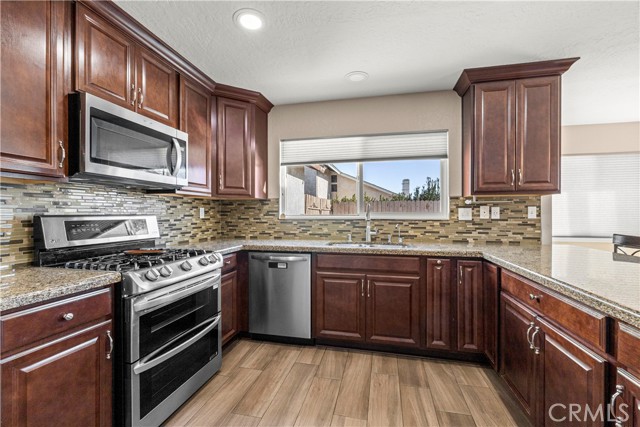 Detail Gallery Image 10 of 29 For 14129 Luna Rd, Victorville,  CA 92392 - 4 Beds | 2 Baths