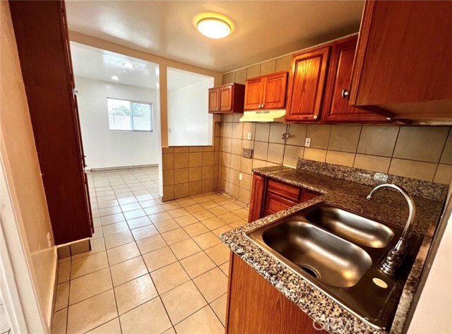 Image 8 of 17 For 2657 Monroe  