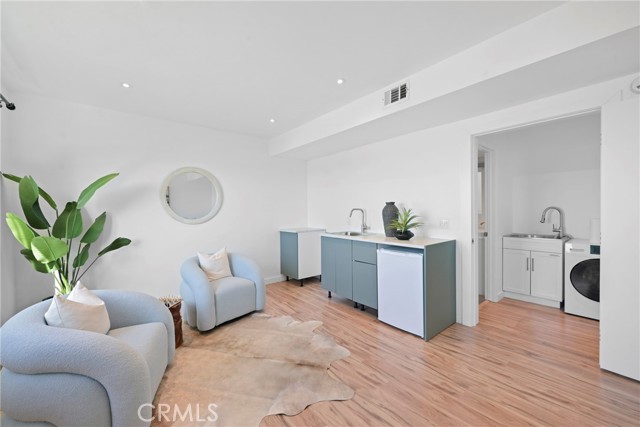 Detail Gallery Image 36 of 46 For 31161 Holly Dr, Laguna Beach,  CA 92651 - 5 Beds | 2/1 Baths