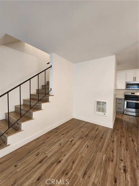 Detail Gallery Image 16 of 36 For 120 S Francisca Ave #18,  Redondo Beach,  CA 90277 - 2 Beds | 2/1 Baths