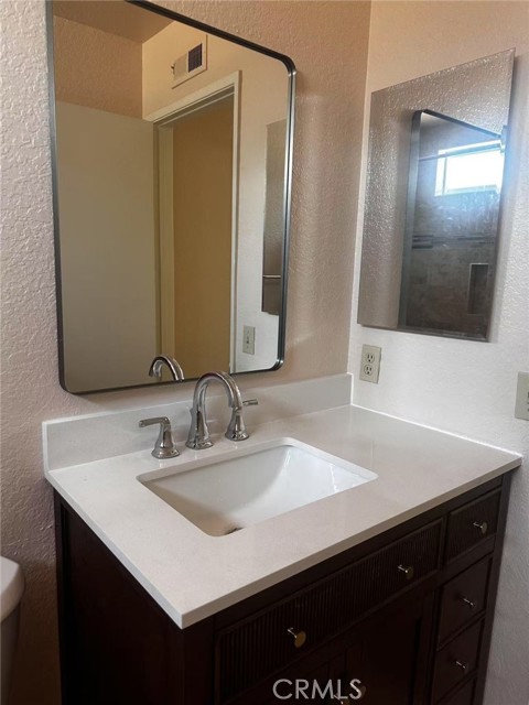 26002 Dundee Drive, Lake Forest CA: https://media.crmls.org/medias/6b0a5eaa-3d1d-442c-8a22-435e586b333d.jpg
