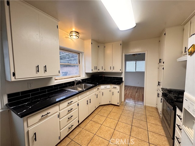 Detail Gallery Image 9 of 19 For 832 W Granada Ct, Ontario,  CA 91762 - 3 Beds | 1/1 Baths