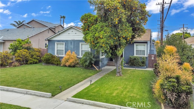 Detail Gallery Image 2 of 23 For 11208 Lefloss Ave, Norwalk,  CA 90650 - 3 Beds | 2 Baths