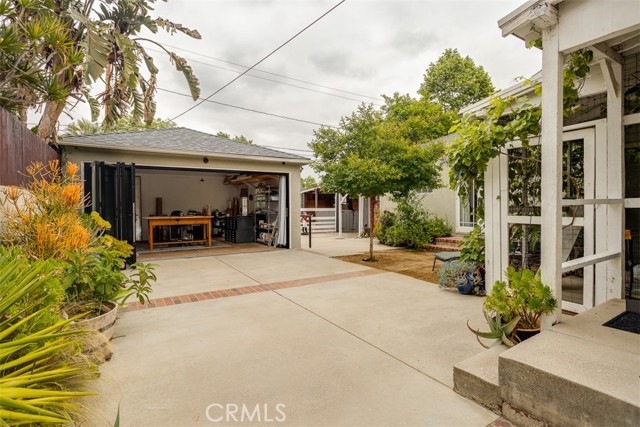 516 S Sparks S Street, Burbank CA: https://media.crmls.org/medias/6b0b4bf3-29a0-4716-a332-62e7491780c7.jpg