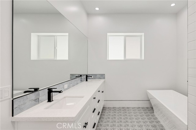 2100 Carnegie Lane, Redondo Beach CA: https://media.crmls.org/medias/6b0c19c5-b269-4c36-8194-a49308749a01.jpg